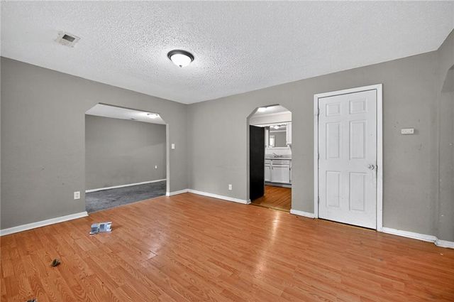 4501 N Olive Street, Kansas City, MO 64116