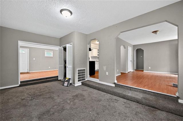 4501 N Olive Street, Kansas City, MO 64116