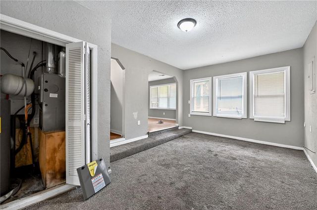 4501 N Olive Street, Kansas City, MO 64116