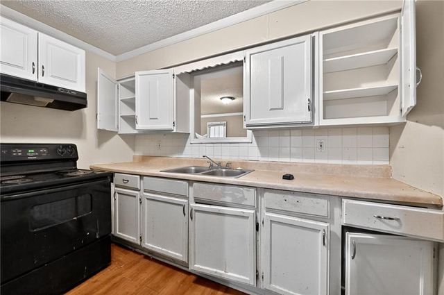 4501 N Olive Street, Kansas City, MO 64116