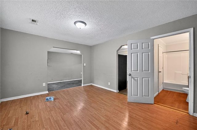 4501 N Olive Street, Kansas City, MO 64116