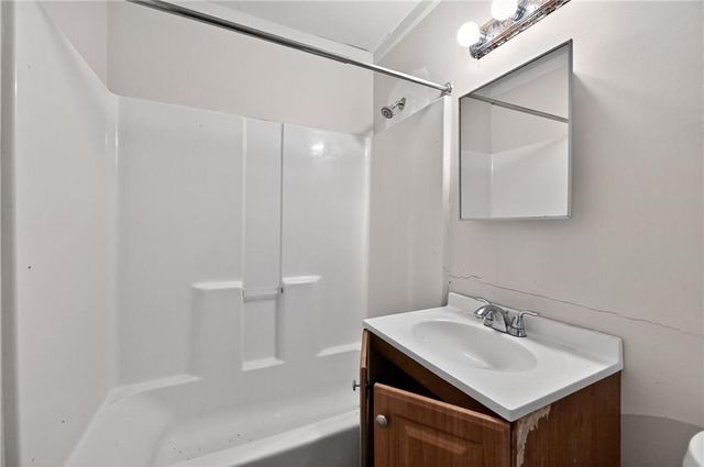 4501 N Olive Street, Kansas City, MO 64116