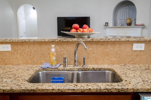 659 SOUTHERN TRACE PARKWAY, Leeds, AL 35094