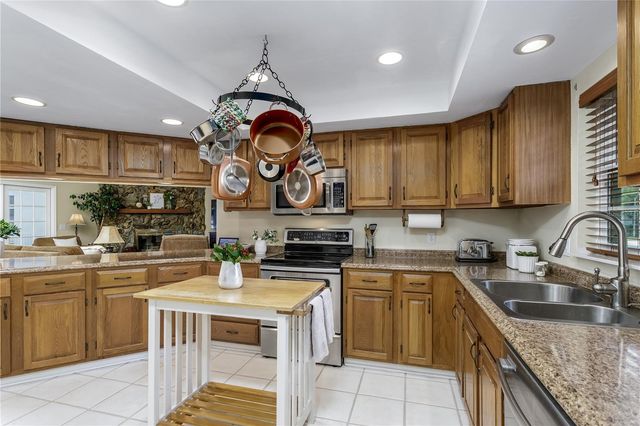 9203 KINGSRIDGE DRIVE, Temple Terrace, FL 33637