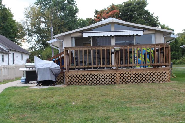 7965 S 140 E, Wolcottville, IN 46795