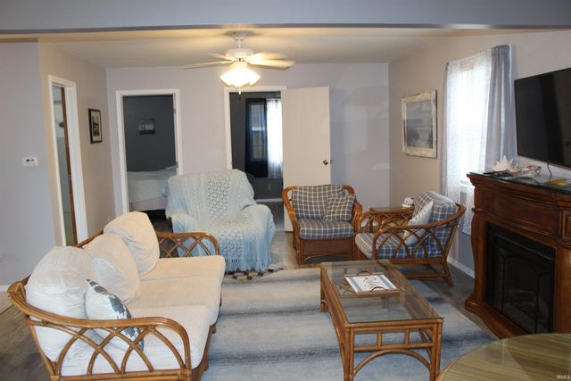 7965 S 140 E, Wolcottville, IN 46795