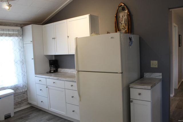 7965 S 140 E, Wolcottville, IN 46795