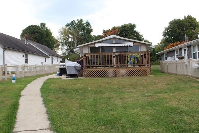 7965 S 140 E, Wolcottville, IN 46795