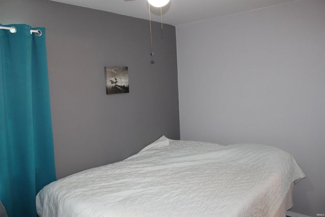 7965 S 140 E, Wolcottville, IN 46795