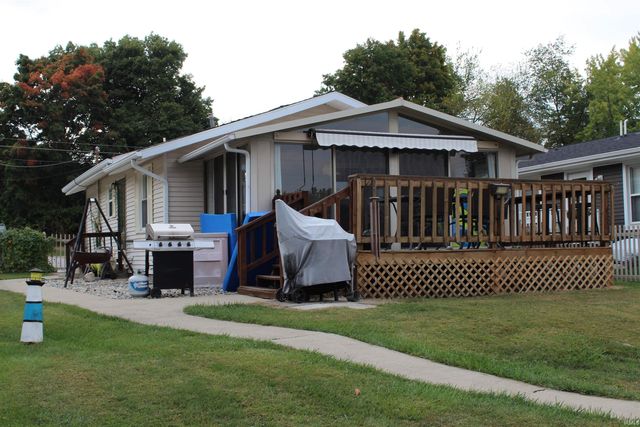 7965 S 140 E, Wolcottville, IN 46795