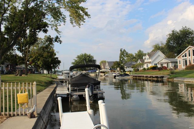 7965 S 140 E, Wolcottville, IN 46795