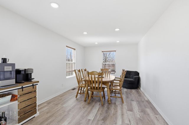 406 W Walton Avenue, Carl Junction, MO 64834