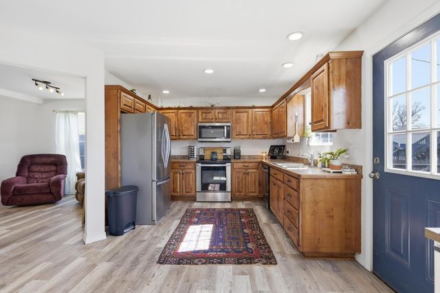 406 W Walton Avenue, Carl Junction, MO 64834