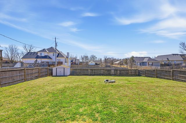 406 W Walton Avenue, Carl Junction, MO 64834