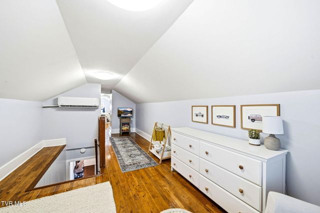 2401 Huffine Circle, Johnson City, TN 37604