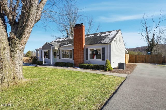 2401 Huffine Circle, Johnson City, TN 37604