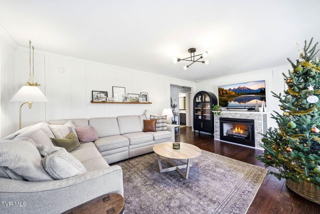 2401 Huffine Circle, Johnson City, TN 37604