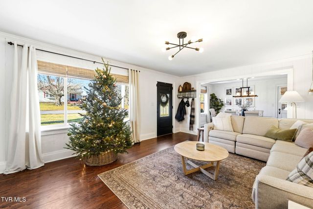 2401 Huffine Circle, Johnson City, TN 37604