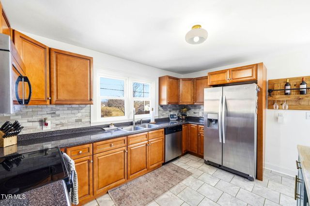 2401 Huffine Circle, Johnson City, TN 37604