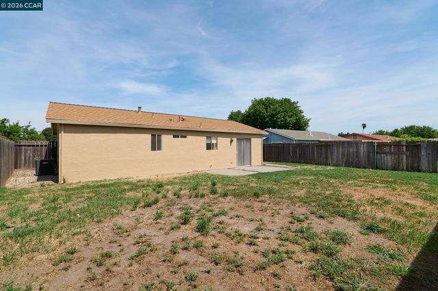 2018 Southwood Dr, Vacaville, CA 95687