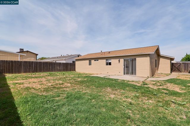 2018 Southwood Dr, Vacaville, CA 95687