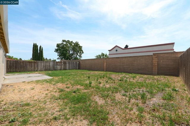 2018 Southwood Dr, Vacaville, CA 95687
