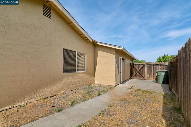 2018 Southwood Dr, Vacaville, CA 95687