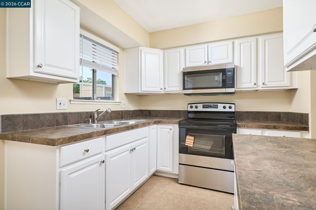 2018 Southwood Dr, Vacaville, CA 95687