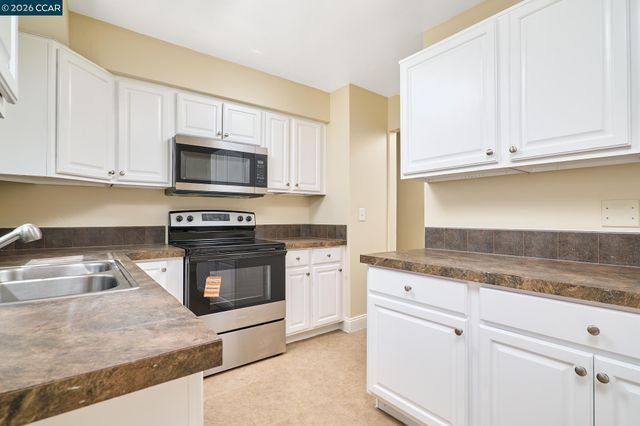 2018 Southwood Dr, Vacaville, CA 95687