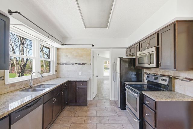 153 Cline Ave, Hendersonville, TN 37075