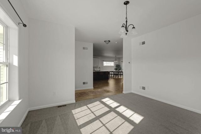 586 STOCKDALE DR, Lancaster, PA 17601