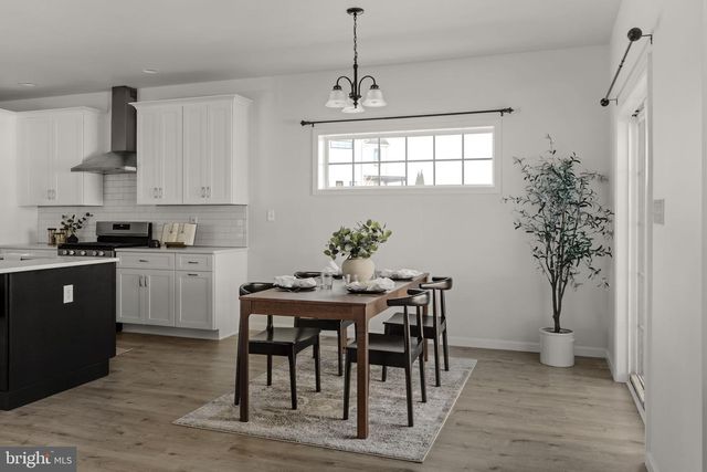 586 STOCKDALE DR, Lancaster, PA 17601