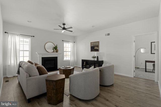 586 STOCKDALE DR, Lancaster, PA 17601