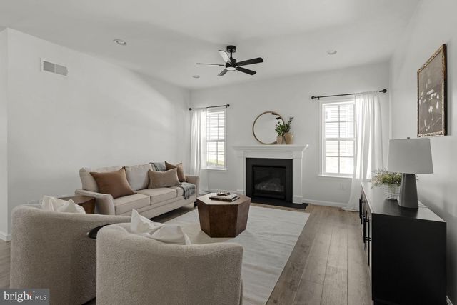 586 STOCKDALE DR, Lancaster, PA 17601