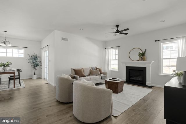 586 STOCKDALE DR, Lancaster, PA 17601