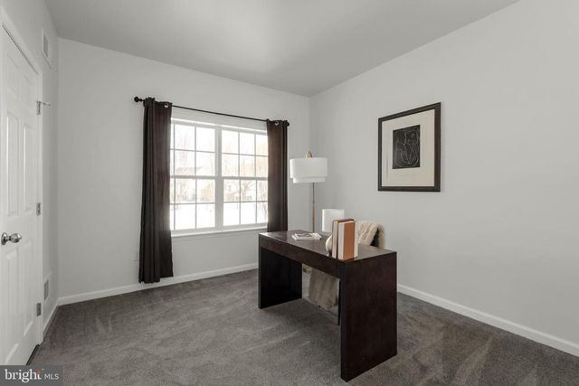 586 STOCKDALE DR, Lancaster, PA 17601