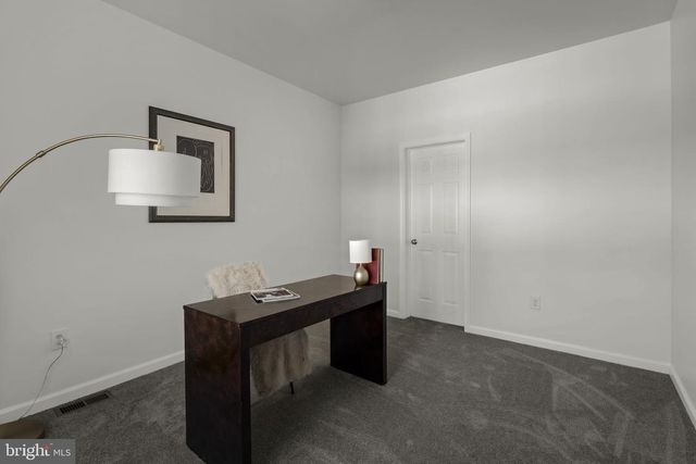 586 STOCKDALE DR, Lancaster, PA 17601