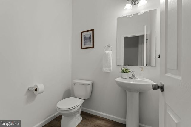 586 STOCKDALE DR, Lancaster, PA 17601