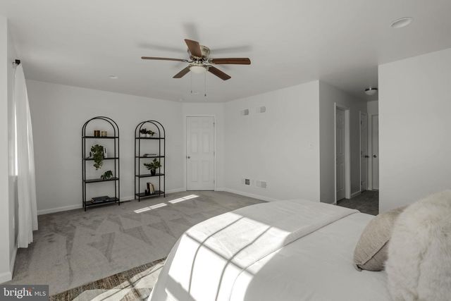 586 STOCKDALE DR, Lancaster, PA 17601