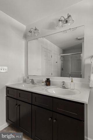 586 STOCKDALE DR, Lancaster, PA 17601