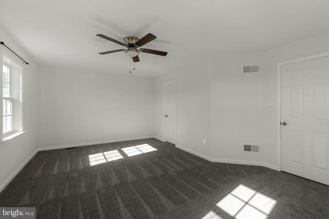 586 STOCKDALE DR, Lancaster, PA 17601