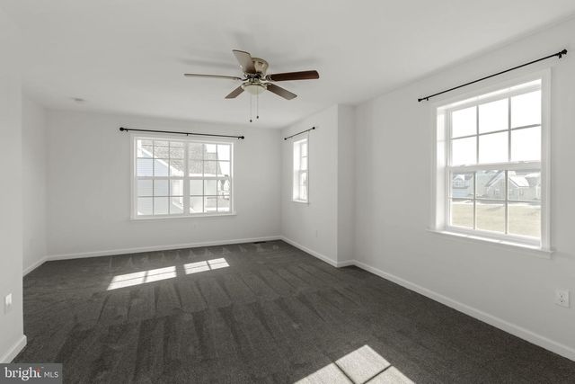 586 STOCKDALE DR, Lancaster, PA 17601