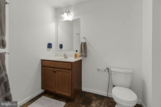 586 STOCKDALE DR, Lancaster, PA 17601