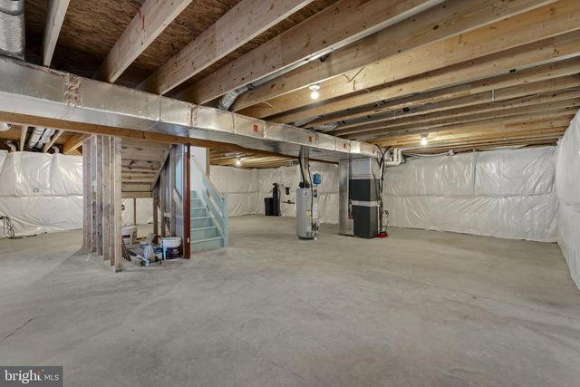 586 STOCKDALE DR, Lancaster, PA 17601