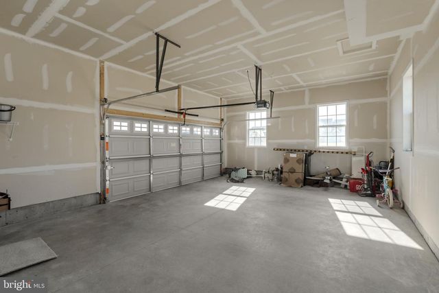 586 STOCKDALE DR, Lancaster, PA 17601