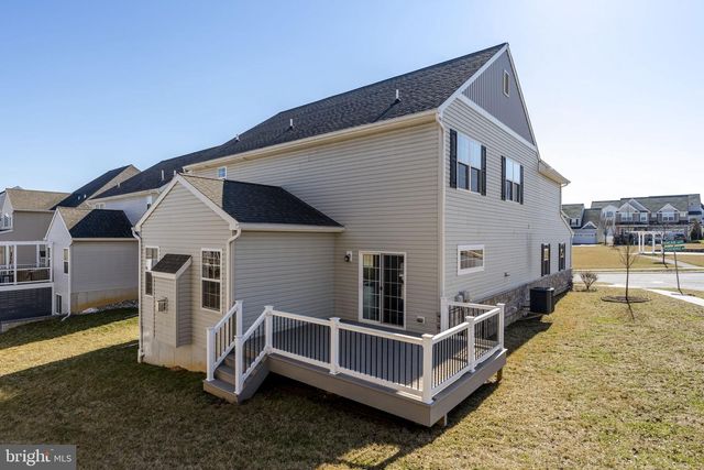 586 STOCKDALE DR, Lancaster, PA 17601