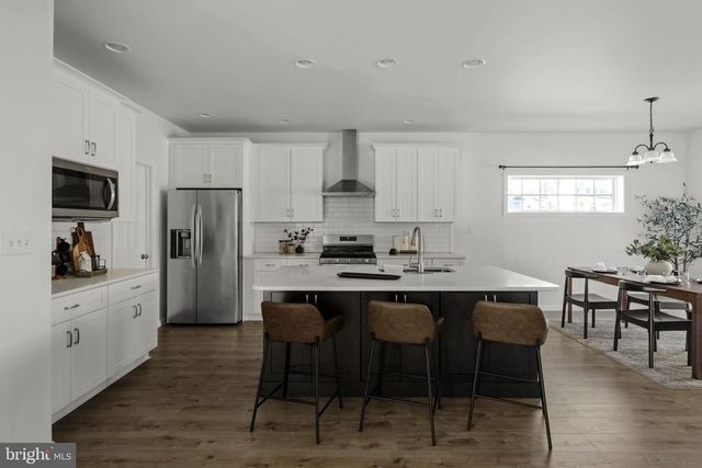 586 STOCKDALE DR, Lancaster, PA 17601