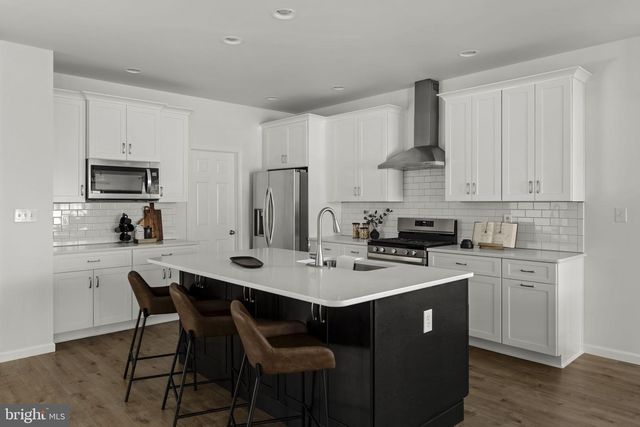 586 STOCKDALE DR, Lancaster, PA 17601