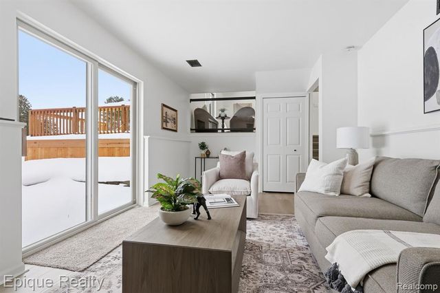 1365 Thistleridge Drive, Holly, MI 48442