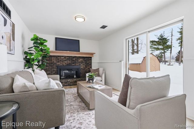 1365 Thistleridge Drive, Holly, MI 48442